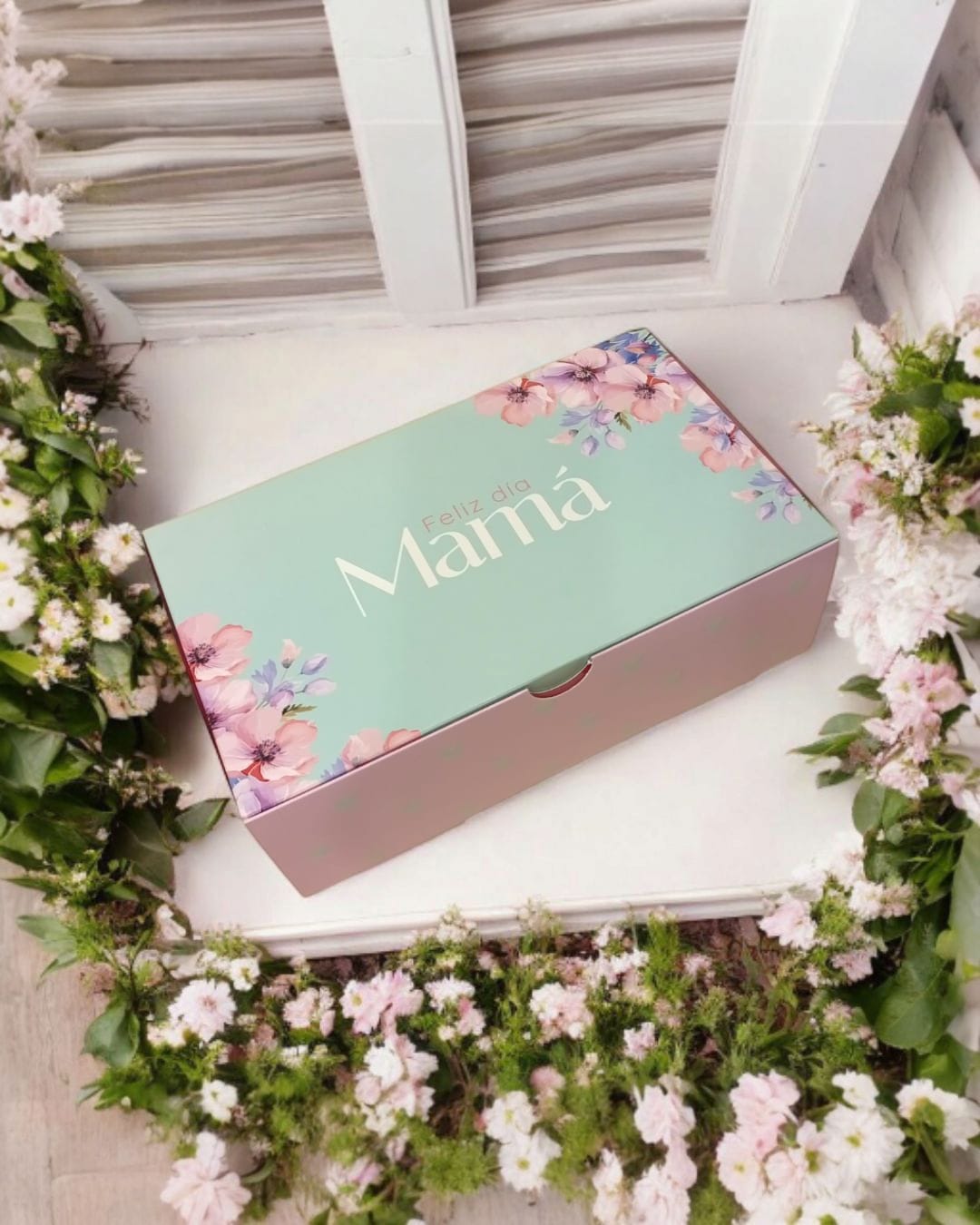 Caja con: 3 barras de chocolate 70% y 85% + 2 Tés Harmonía y Citrus