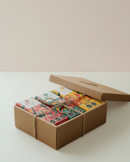 Cajita de regalo con barras de chocolate vegano